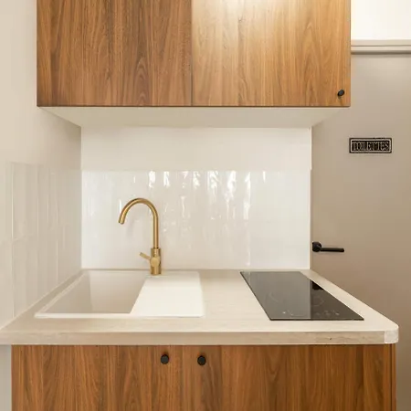 Montparnasse - Renovated Parisian Apartamento Paris
