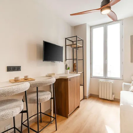 Montparnasse - Renovated Parisian Apartment *